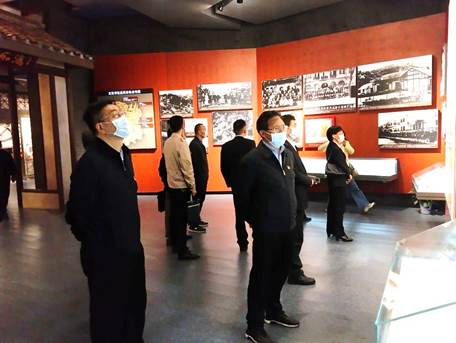 说明: C:\Users\TT\Desktop\党史免费av影片教育\参观党史陈列馆2.jpg